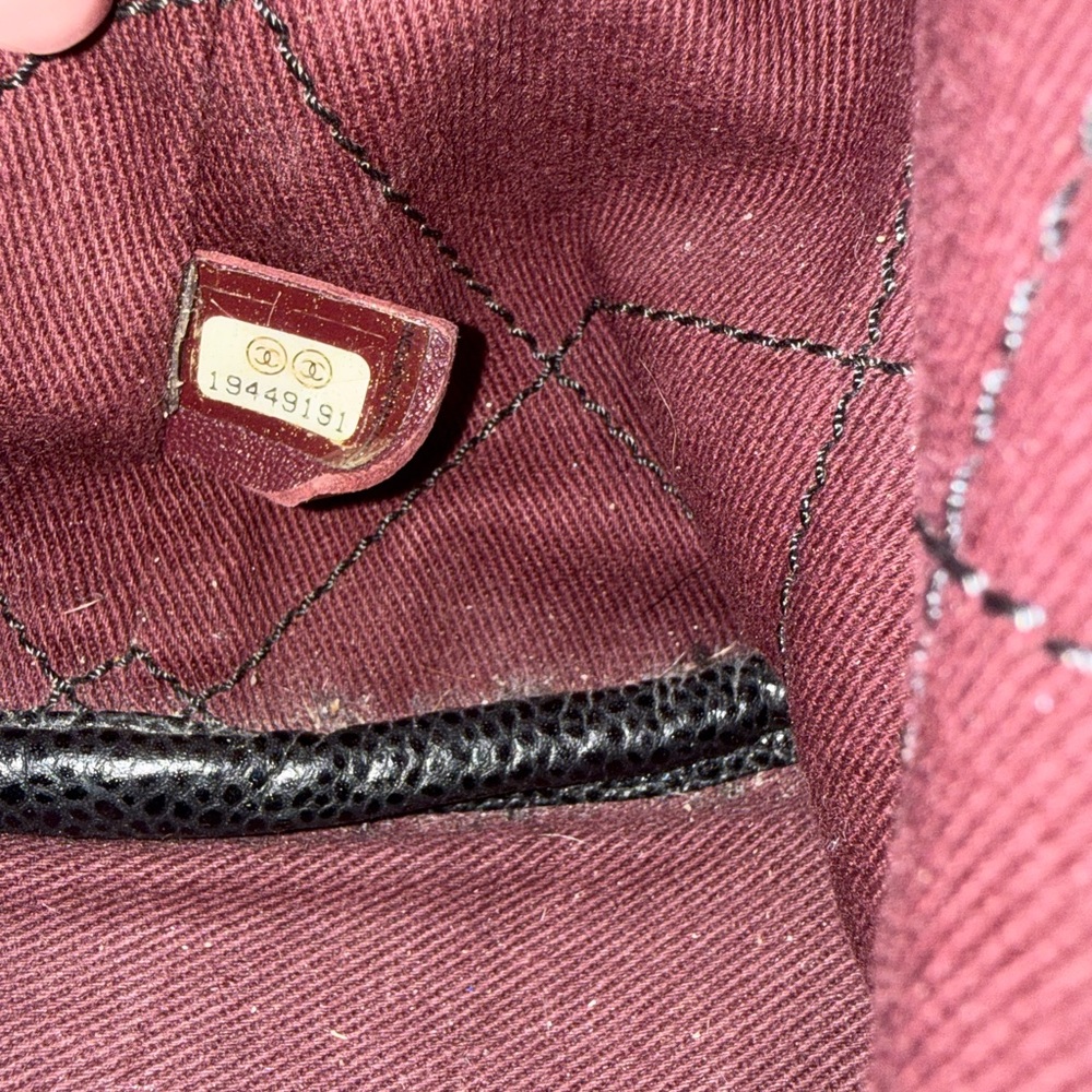 Chanel Black/Burgundy Quilted Shoulder Bag - Picture 15 of 16
